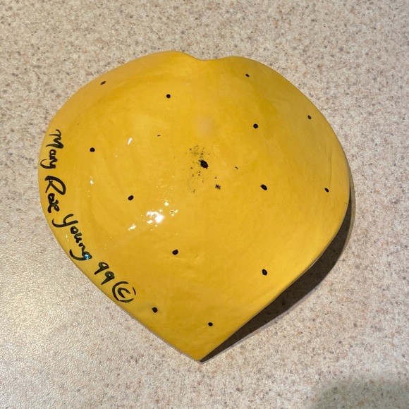 Mary Rose Young Pottery Yellow and Orange Heart Soap Dish Signed and Dated 1999 - Picture 4 of 8